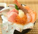 「糸島食堂」の人気海鮮丼が！<br />自動販売機になって登場！