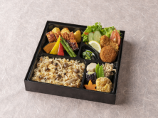 【テイクアウト限定】<br>ご家庭で萌木の味が楽しめる職人弁当<br>「幕の内弁当」※10個以上からのご注文となります